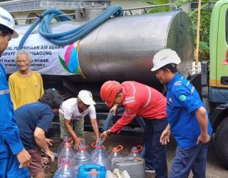 Peduli Bencana Kekeringan, PLN Nusantara Power UP Brantas Distribusikan Air Bersih di Kabupaten Tulungagung