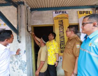 Jalankan Program Pemerintah, PLN Sambung Listrik Warga Tidak Mampu di Malang dan Lamongan