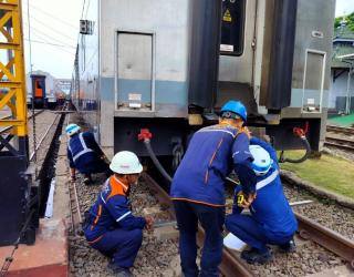 Dirjen Perkeretaapian Periksa Sarana dan Fasilitas Stasiun KAI Daop 8 Surabaya