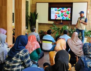Warga Medokan Surabaya Belajar Kelola Sampah di Kampung Edukasi Sampah