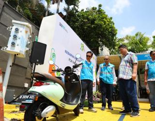 Pastikan Kesiapan SPKLU Jelang Libur Nataru, GM PLN Jatim Lakukan Inspeksi