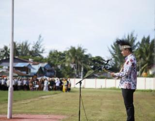 Peringatan Hardiknas . Bupati Kaimana Minta Terus Berjuang Melawan Tantangan Dunia Pendidikan