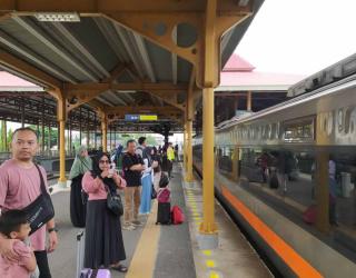 Nataru, Arus Penumpang KA di Wilayah Daop 8 Surabaya Tembus 345.861