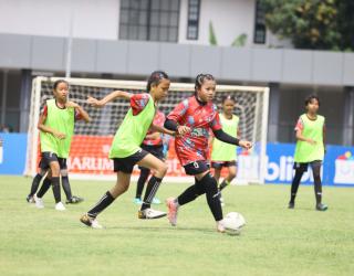 Tumbuhkan Minat Sepak Bola Sejak Dini  MilkLife Soccer Challenge 2025 Sasar Siswi Usia 6 - 8 Tahun