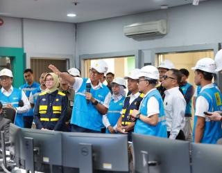 Jelang Lebaran 2025, Menteri ESDM dan Dirut PLN Tinjau Infrastruktur SPKLU Jawa Timur