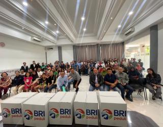 BRI RO Surabaya Berbagi Paket Sembako ke Panti Asuhan dan Gereja