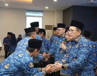 Sekdaprov Jatim : Lupakan Masalah Fokus Ibadah Haji