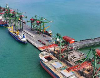 Perdagangan Jatim-Shanghai Dorong Arus Peti Kemas Teluk Lamong