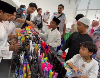 PLN Hadir untuk Rakyat, Berbagi Kebahagiaan bersama Yatim dan Dhuafa