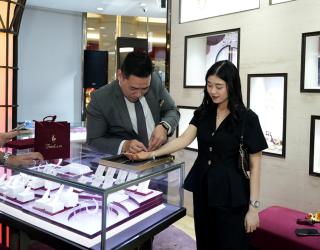 See the Light: Perhiasan Penuh Makna dari Frank & co. dan Maudy Ayunda