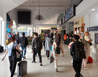 KAI Daop 8 Surabaya Catat Lonjakan Penumpang, Tanda Transportasi Rel Kian Diminati