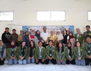 Kelompok KKN 96 UPN Veteran Jatim Beri Edukasi Berbasis Digital Bagi Pelaku UMKM Babatan