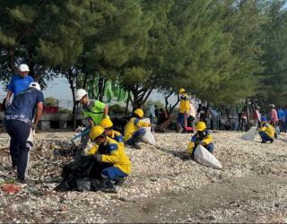 Menjaga Pesisir, Menjaga Lingkungan: Inisiatif PDS dari Kenjeran