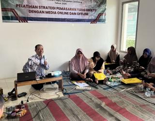 Tingkatkan Nilai Jual Produk  Kopi Wonosalam, UHW Perbanas Beri Pelatihan Pemasaran