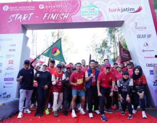 Bromo Marathon Sukses Digelar, Bank Jatim Launching QRIS Crossborder dan Branding Jeep Bromo