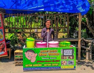 Kisah Inspiratif Dimas Landung Dwi Prakoso: Penjual Dawet yang Berprestasi Dengan IPK 3,84