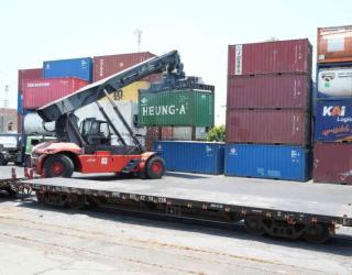 Angkutan Barang KAI Daop 8 Surabaya Tumbuh di Atas Target