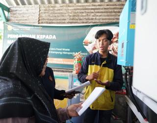 Mahasiswa ITS Hidupi Kampung Hidroponik Surabaya dengan Cahaya Matahari