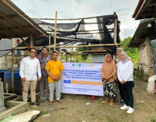 Dosen UPN Veteran Jatim Berdayakan Masyarakat Pesisir Bangkalan Lewat Pelatihan Desain Packaging Produk Olahan Laut