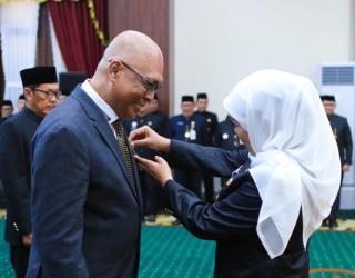 Bertepatan HUT 80 Pemprov Jatim Gubernur Jatim  Beri Kado Manis Pada Ketua PWI Pusat.