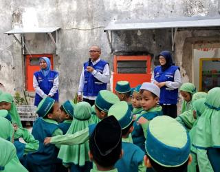 TPS Perkuat Literasi Digital Sekolah Melalui Program TJSL Pendidikan