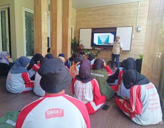 Green and Clean School: Belajar Menjaga Bumi dari Kampung Edukasi Sampah