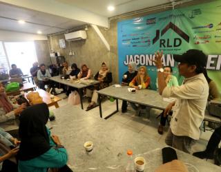 UMKM Surabaya Dapat Bekal Pelatihan SEO & AI di Rumah Literasi Digital