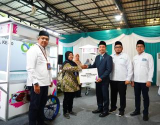 Peringati HLN ke-80, PLN Serahkan Gerobak dan Modal Usaha bagi Perempuan Tangguh
