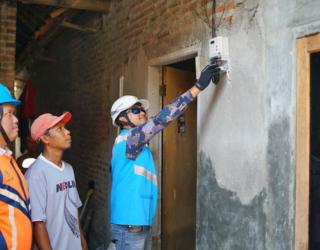 Dorong Pemerataan Energi, PLN Jawa Timur Fokus Listriki Daerah 3T dengan EBT 