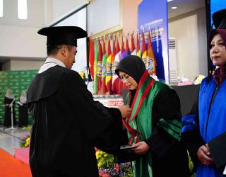 Transformasi Pembelajaran Jadi Fokus Dua Guru Besar Baru UMSurabaya