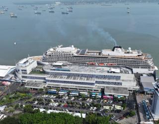 Dua Cruise Sambangi Tanjung Perak, Bukti Gerbang Wisata Maritim Internasional