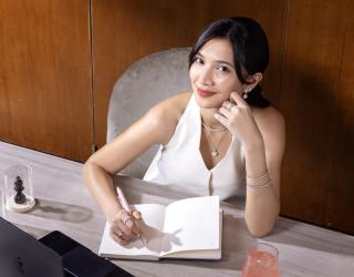 The Palace Jeweler Resmi Kenalkan Sheila Dara sebagai Teman Spesial Baru