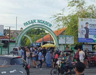 Jelang Akhir Tahun Pasar Kuliner Ngasem yogyakarta Mulai di Serbu Wisatawan  ‎ ‎