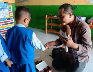 FEB Unair Tanamkan Literasi Keuangan Sejak Dini di TK Rimba Harapan Jombang