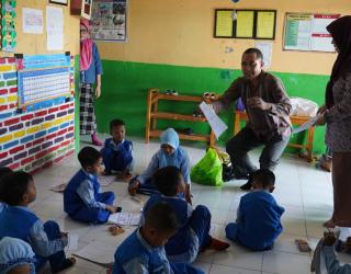 FEB Unair Bangun Minat Baca Anak Usia Dini Lewat Kegiatan Literasi