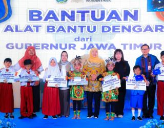 Pemprov Jatim Terima Penghargaan Dari Hearing Aid East Java