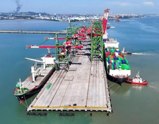TTL Gagas EAZI, Layanan Kapal Domestik di Tanjung Perak Makin Ngebut