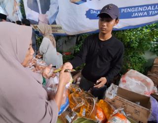 Pemprov Jatim Gelar Pasar Murah di Pemukiman Warga Jemursari Surabaya