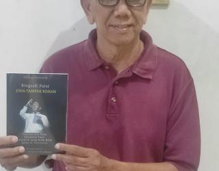 Amang Mawardi Rilis Buku "Biografi Puisi, Jiwa Tampak Rohan" di PWI Jatim ‎