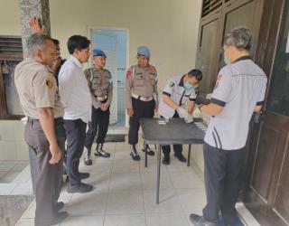 Dokkes  Lakukan Tes Urine PJU dan Kapolsek Jajaran Polres Madiun