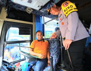 Kapolri Beri Pesan Khusus Pada Sopir Bis : Hati-Hati dan Jaga Keselamatan Pemudik