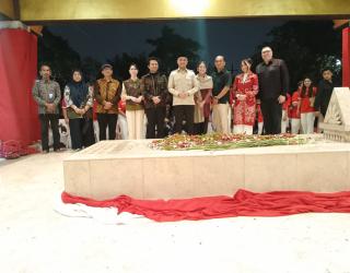 Depo Sampah Samping Pusara Pencipta Indonesia Raya Wajib di Pindah ‎