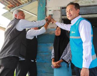 Ramadan Penuh Berkah, PLN Sambung Listrik 350 Rumah Pra Sejahtera di Jawa Timur