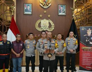Pasca Ledakan di Masjid Jember, Petugas Sterilisasi Lokasi Kejadian 
