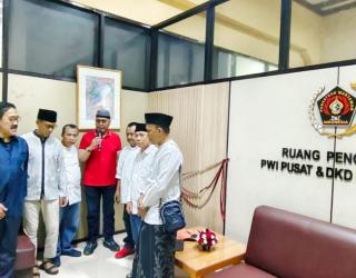 Pertama Kali di Indonesia .Ketua PWI Pusat Resmikan Ruang Pengurusan PWI Pusat dan DK PWI Jatim