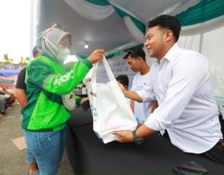 Terang Berkah Ramadan, PLN Jatim Hadirkan 1.200 Paket Sembako Murah
