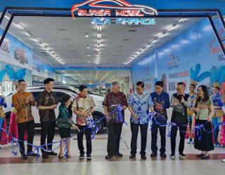 Buka Bursa Mobil di Maspion Square, BCA Finance Yakin Pasar Otomotif Masih Berkembang