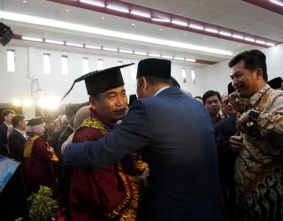 Mundakir Resmi Jadi Guru Besar Umsura, Soroti Layan Kesehatan Holistik