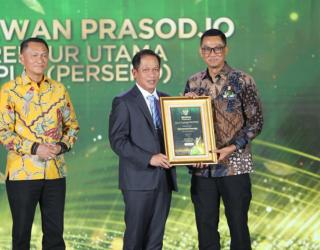 Dirut PLN Darmawan Prasodjo Raih Penghargaan Green Leadership PROPER  2025