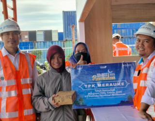 TPK Merauke Hadirkan Kepedulian di Bulan Suci melalui Program Pelindo Berbagi Ramadhan 2026